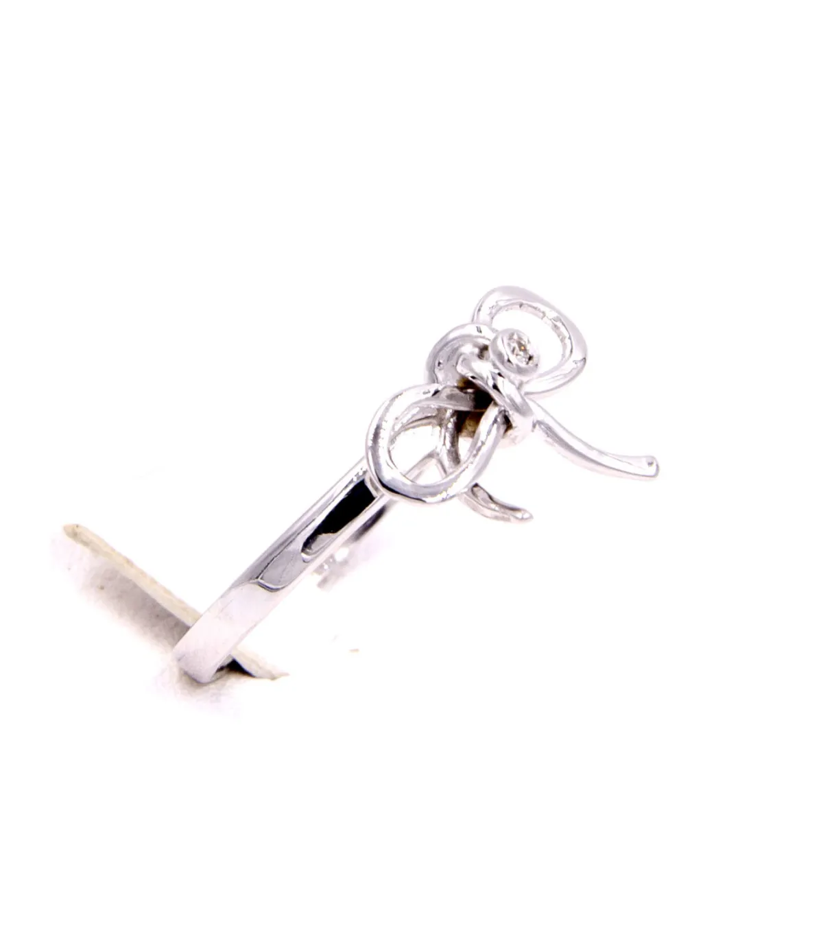 Anello in oro bianco a fiocco con brillante