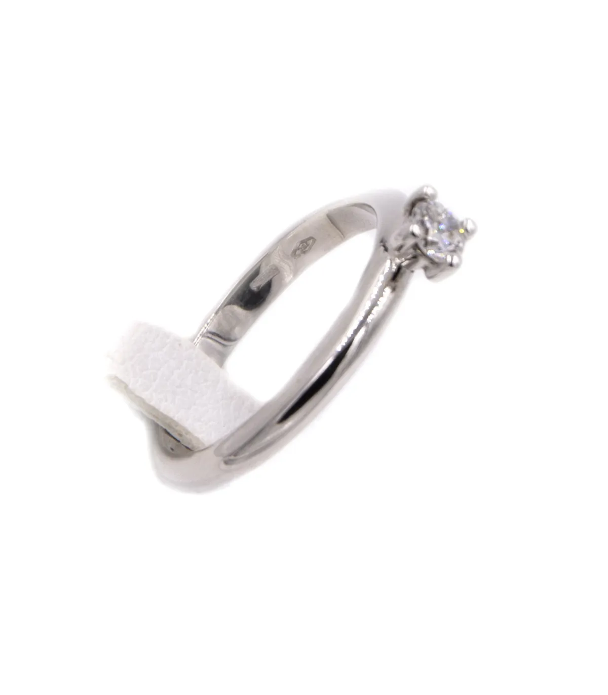 Solitario in oro bianco con brillante da 0,20