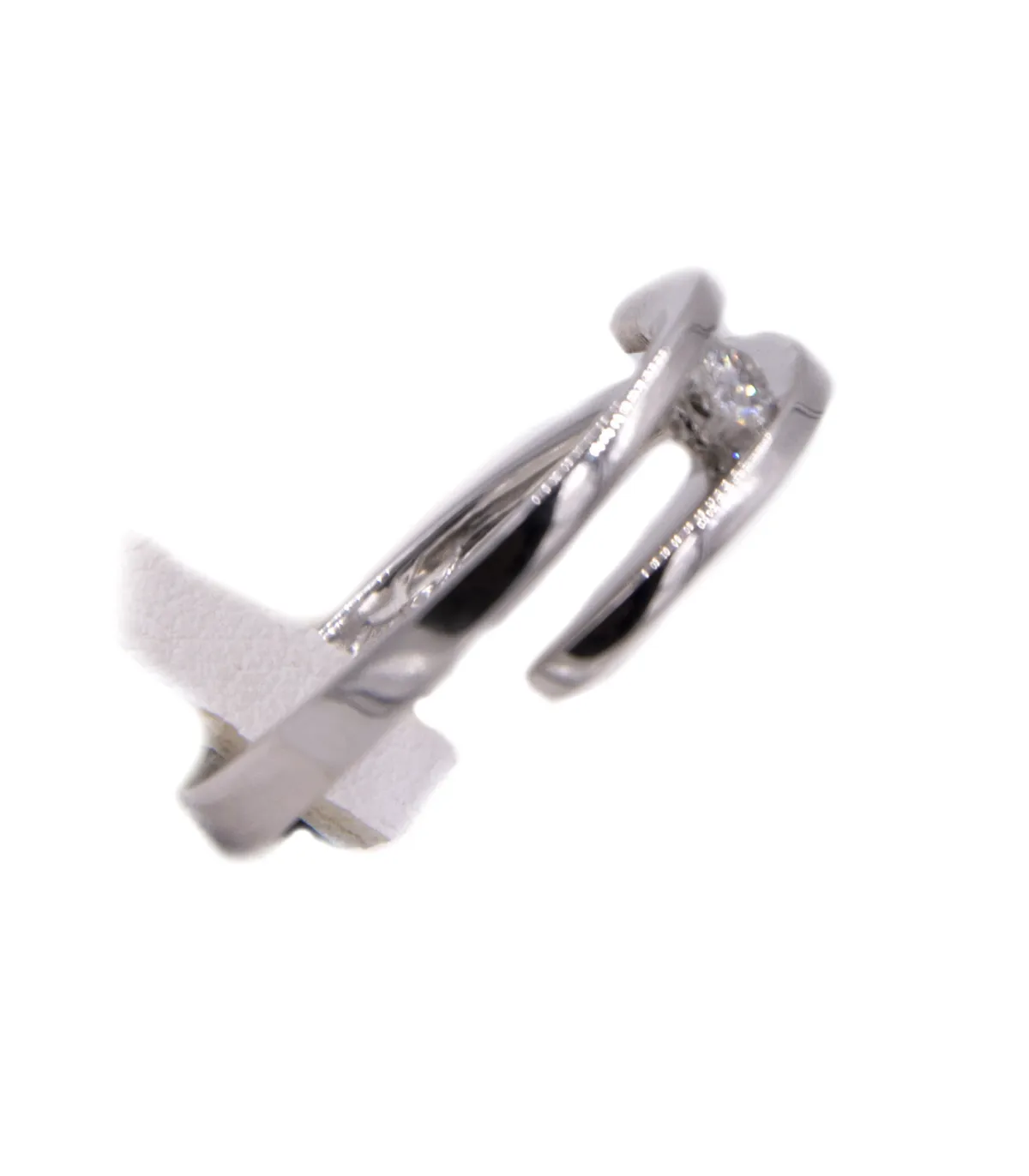 Solitario in oro bianco con brillante da 0,10 carati