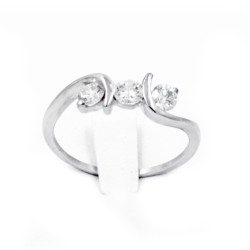 Trilogy in oro bianco con brillanti totale carati 0,90