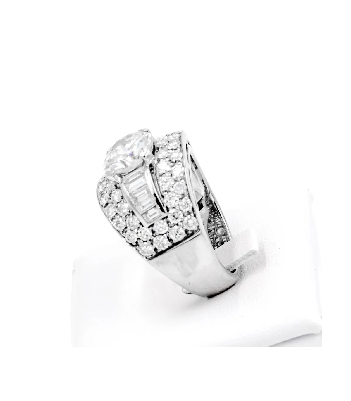 Anello in oro bianco e diamanti