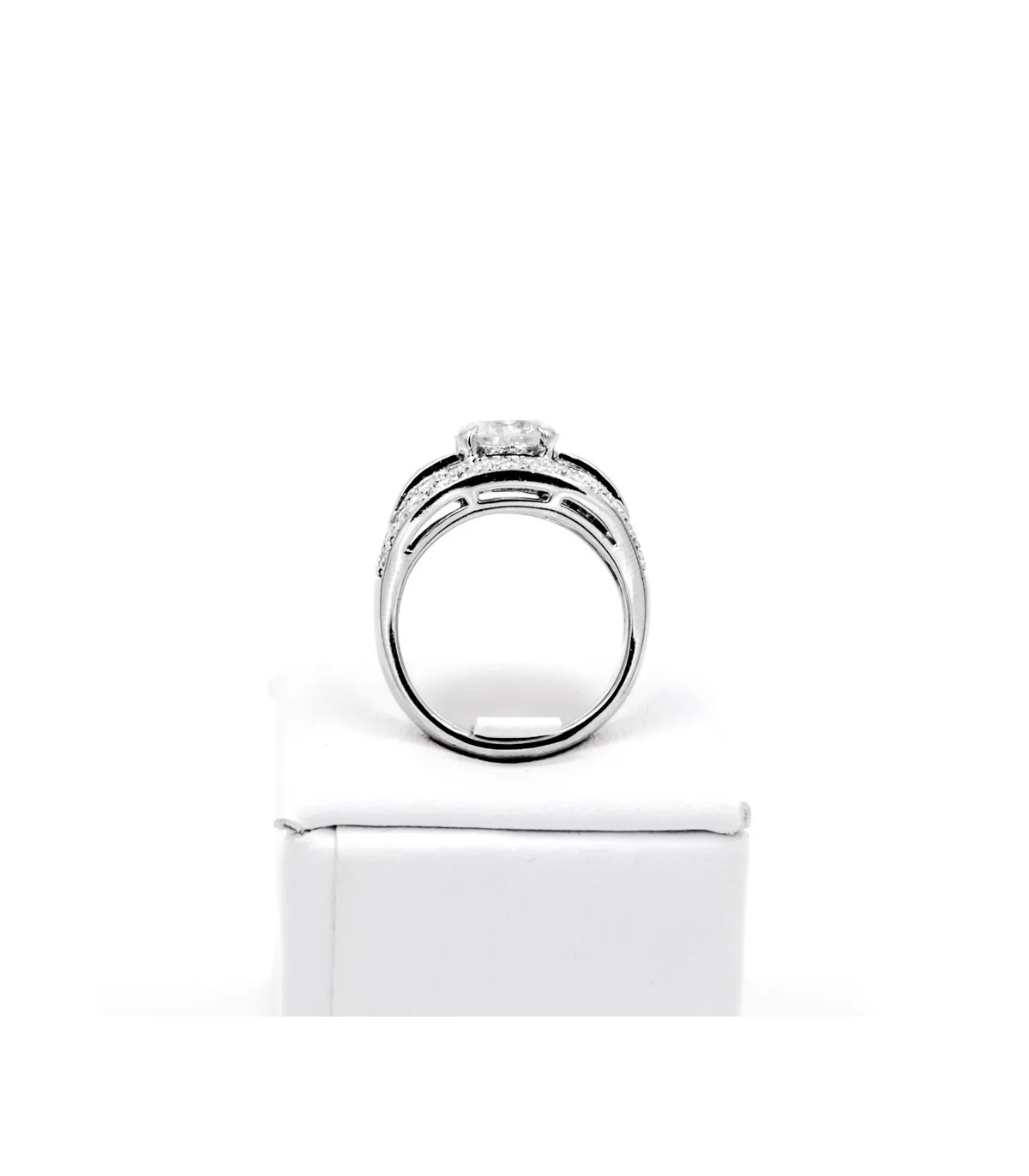 Anello in oro bianco e diamanti