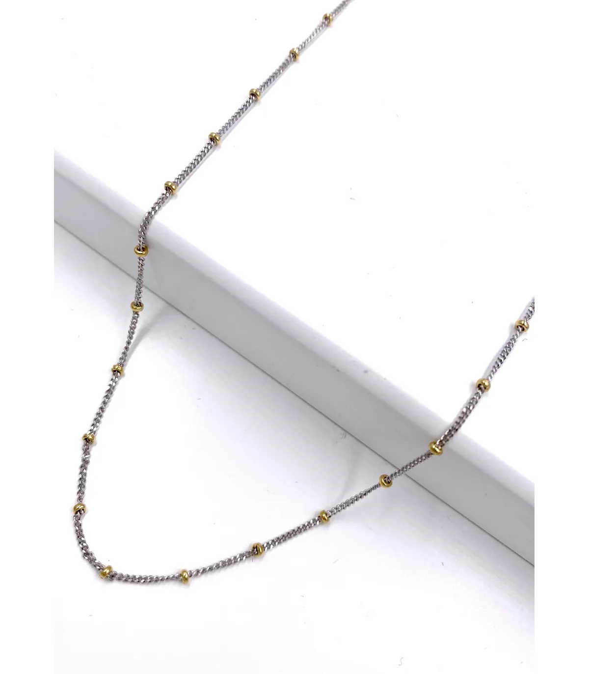 Collana in oro bianco con sfere in oro giallo