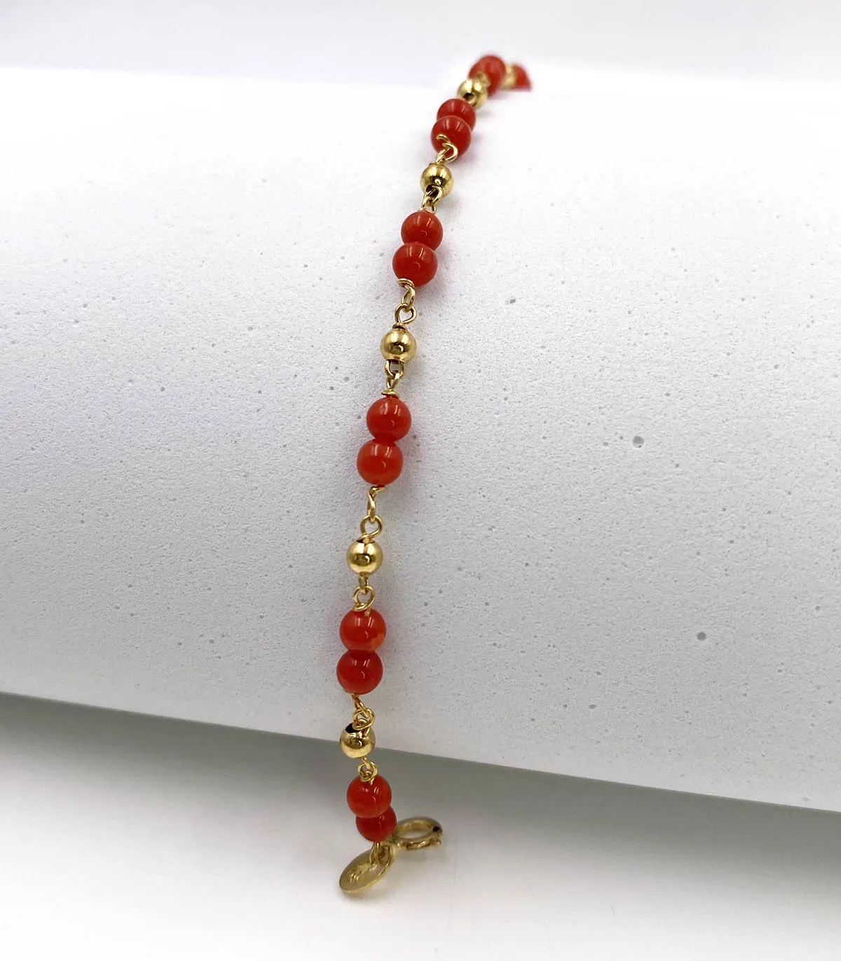 Bracciale in oro giallo con corallini