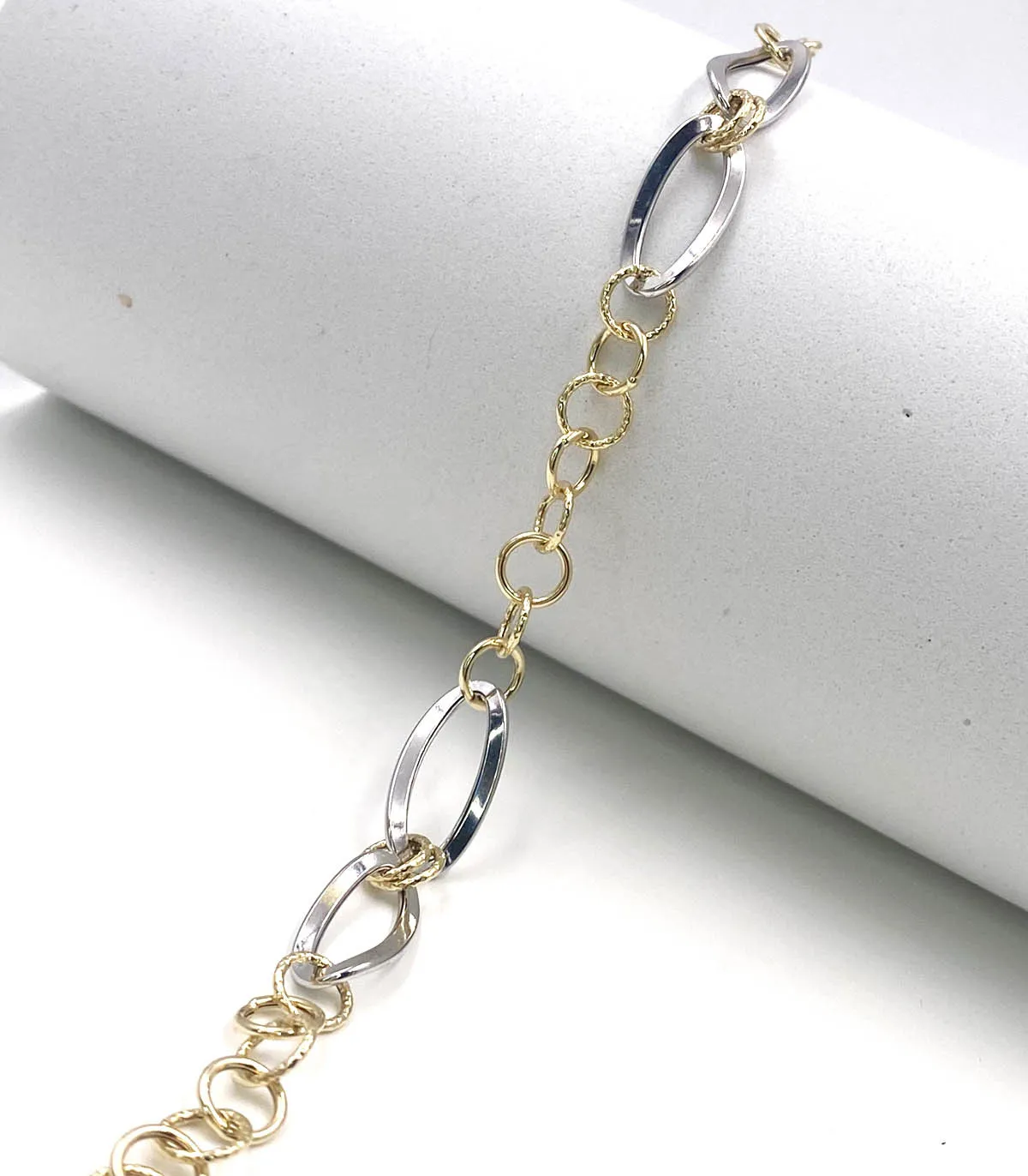 Bracciale in oro giallo con ovali in oro bianco