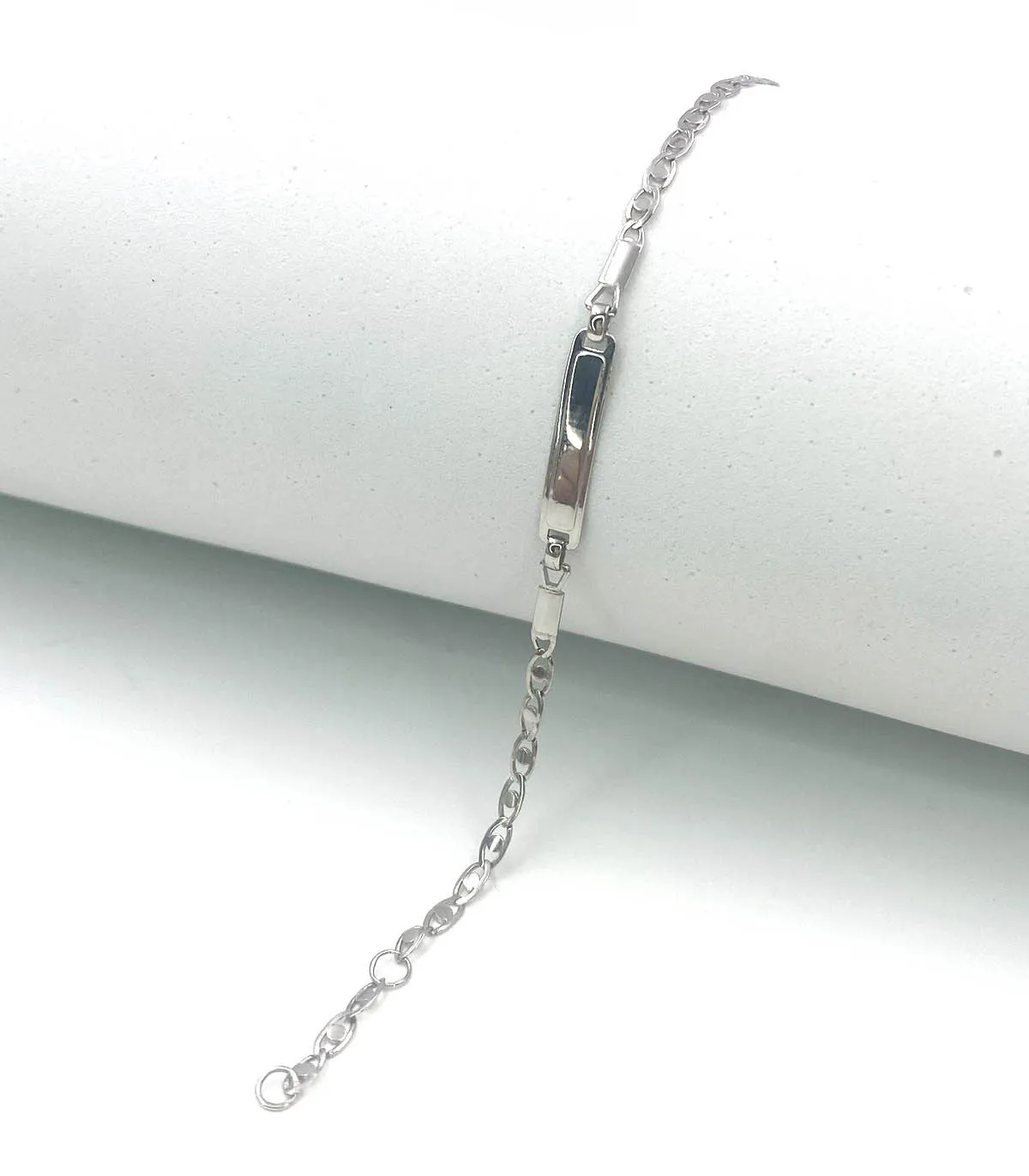 Bracciale da bimbo in oro bianco con targhetta