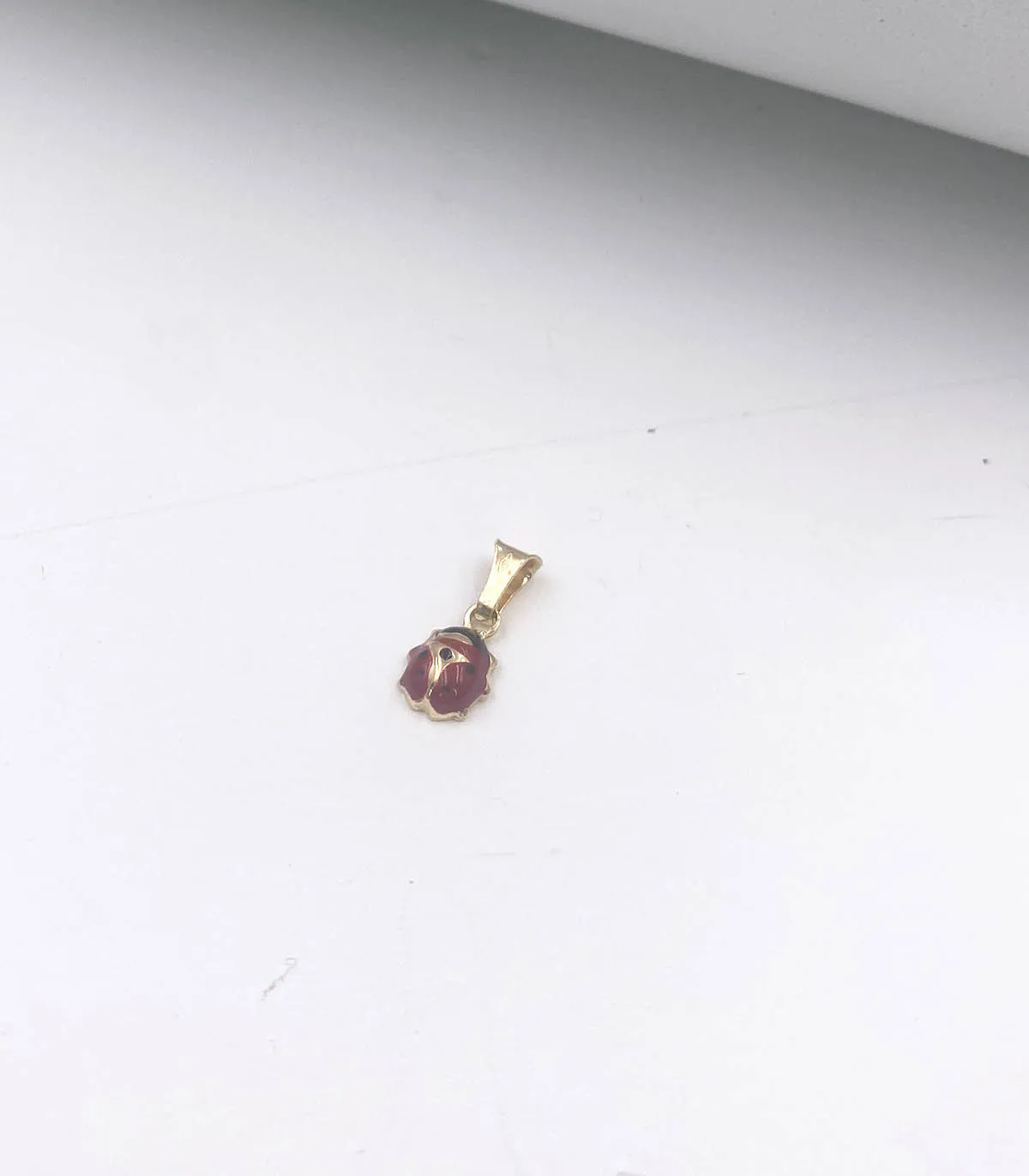 Ciondolo coccinella in oro giallo