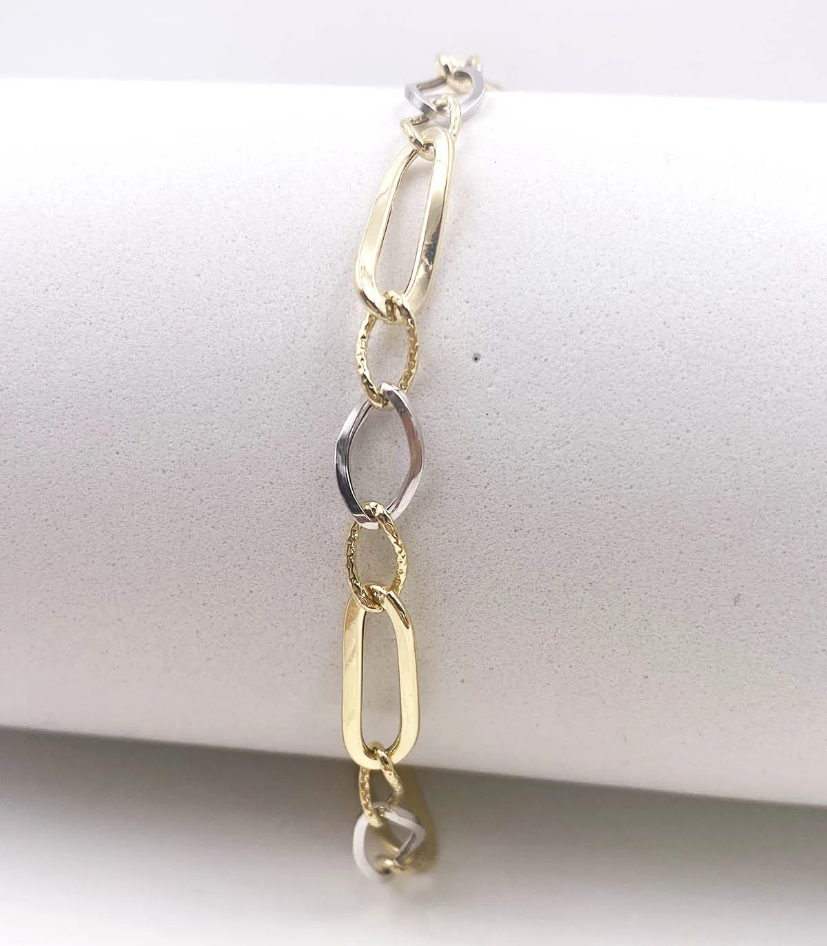 Bracciale in oro giallo con particolari in oro bianco