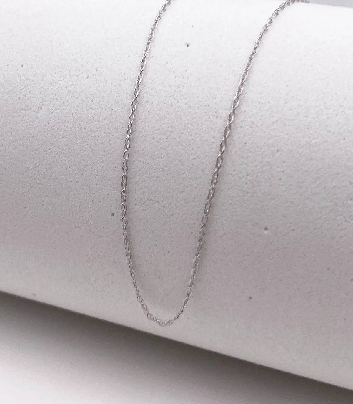 Collana rolò in oro bianco