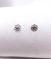 Orecchini a fiore in oro bianco con brillanti carati totali 0,05