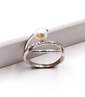 Anello in oro bianco con perla e zirconi