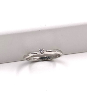 Anello solitario in oro bianco con brillante da 0,05 carati