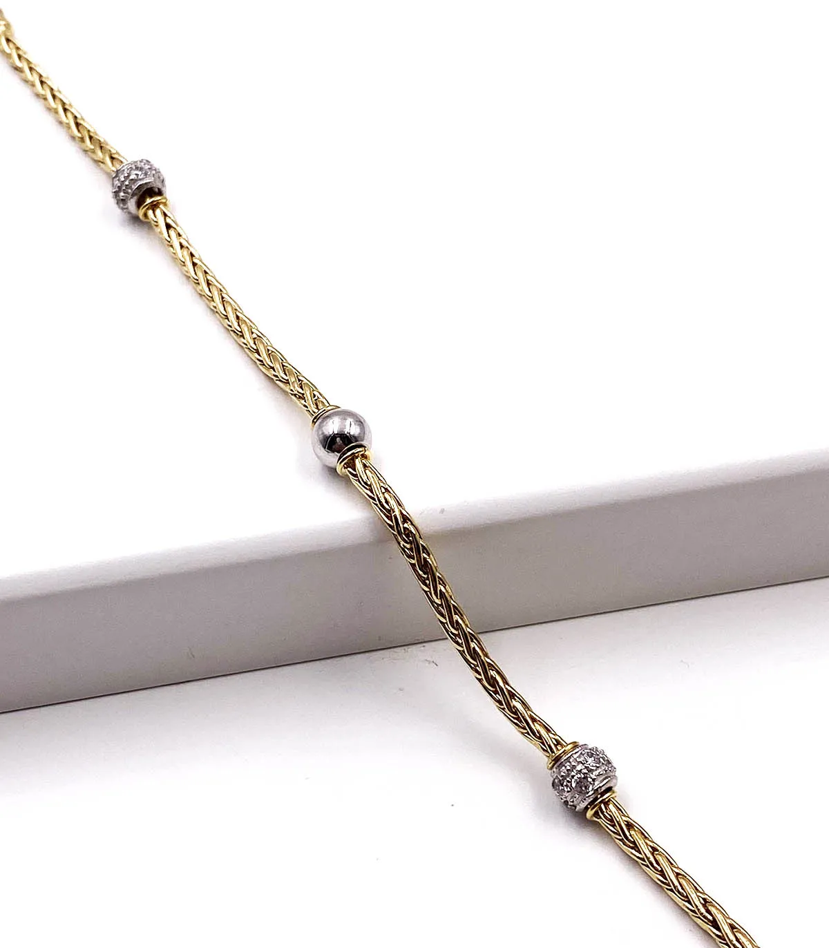 Bracciale in oro giallo con sfere in oro bianco