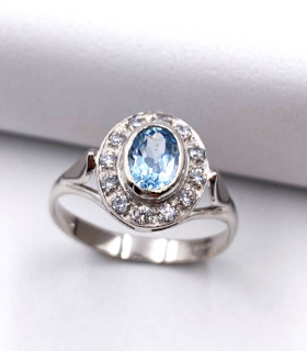 Anello in oro bianco con acquamarina e zirconi