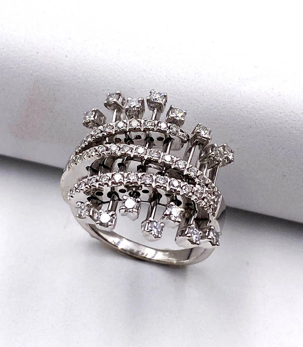 Anello in oro bianco con brillanti carati totali 1,13