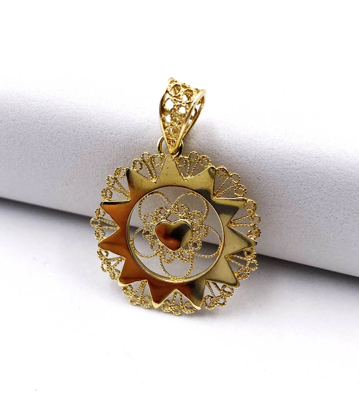 Ciondolo presentosa in oro giallo