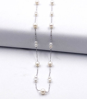 Collana in oro bianco con perle