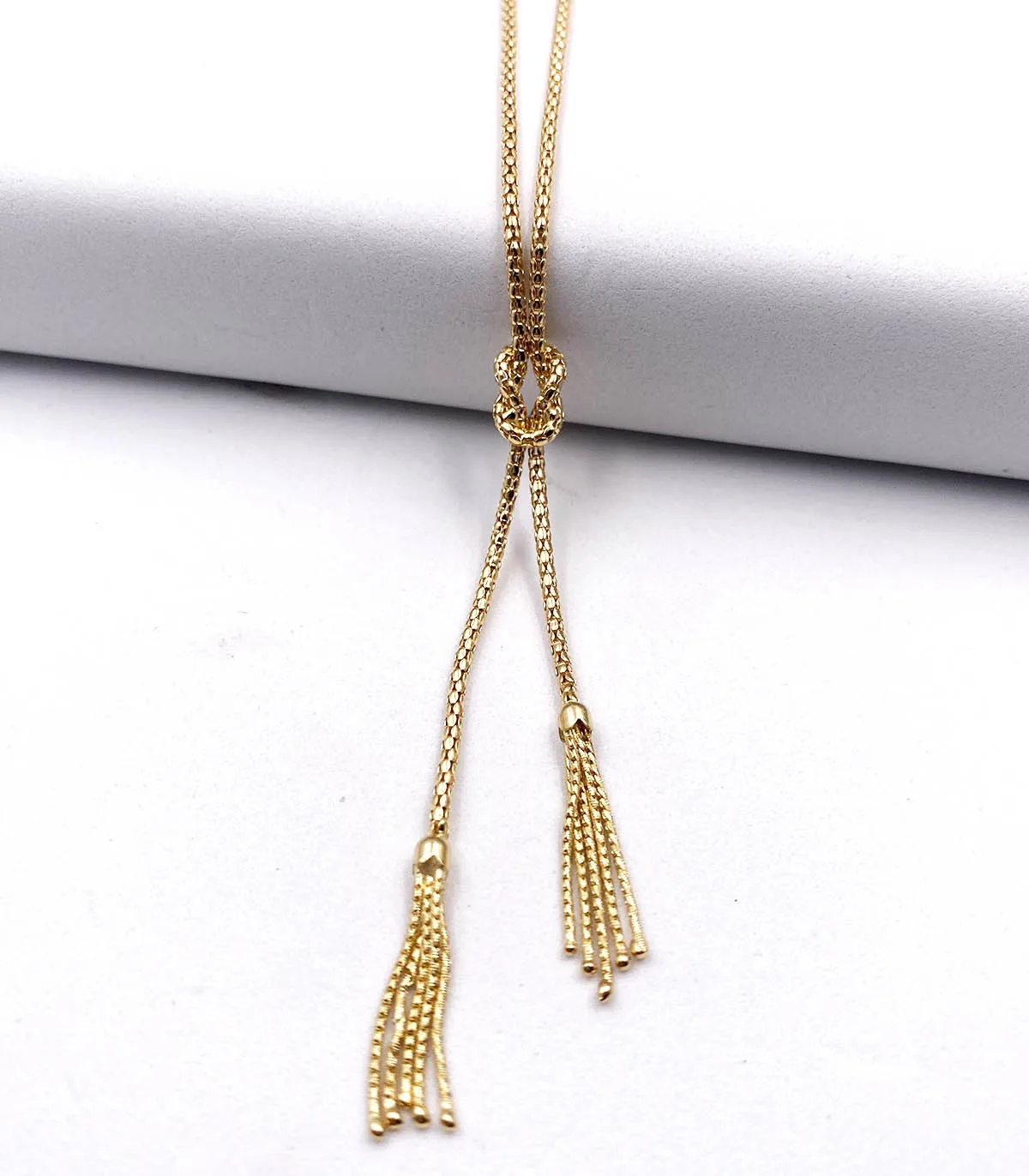 Collana in oro giallo con nappina pendente in oro giallo