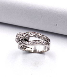 Anello in oro bianco con nodo con brillanti carati totali 0,35