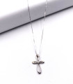 Collana in oro bianco con ciondolo a croce con brillanti carati totali 0,08