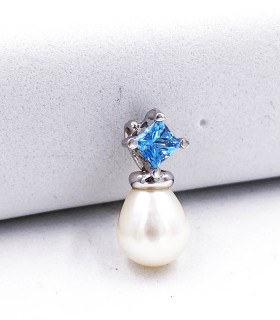 Ciondolo in oro bianco con perla e topazio azzurro