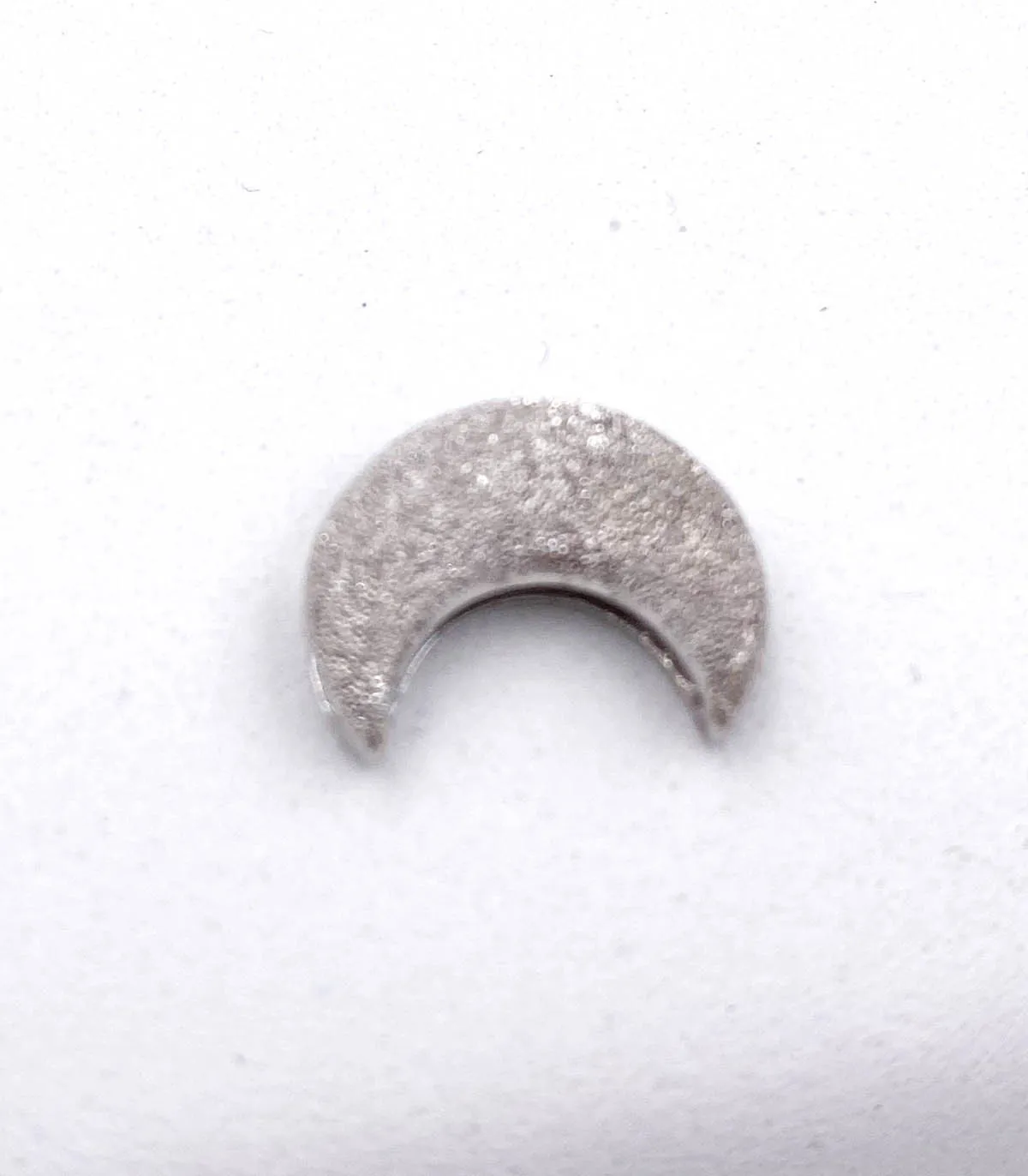 Ciondolo luna in oro bianco satinato