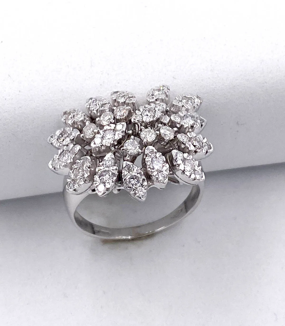 Anello in oro bianco con brillanti carati totali 1,62