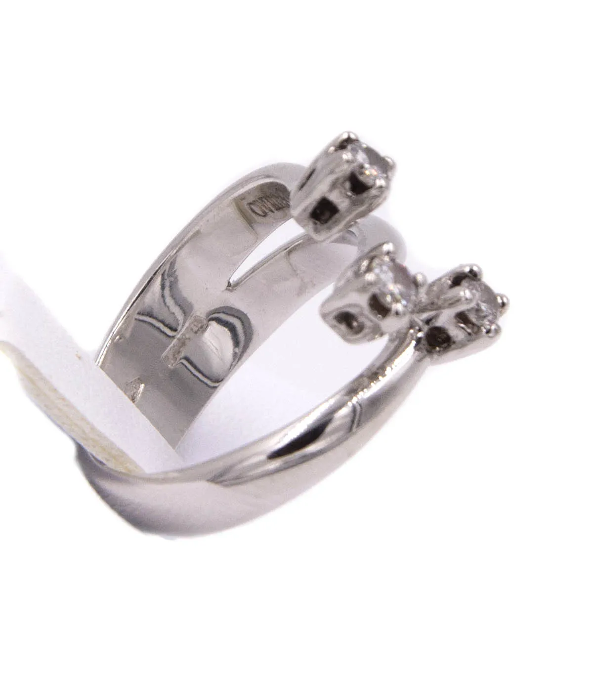 Anello trilogy in oro bianco con brillanti carati totali 0,30