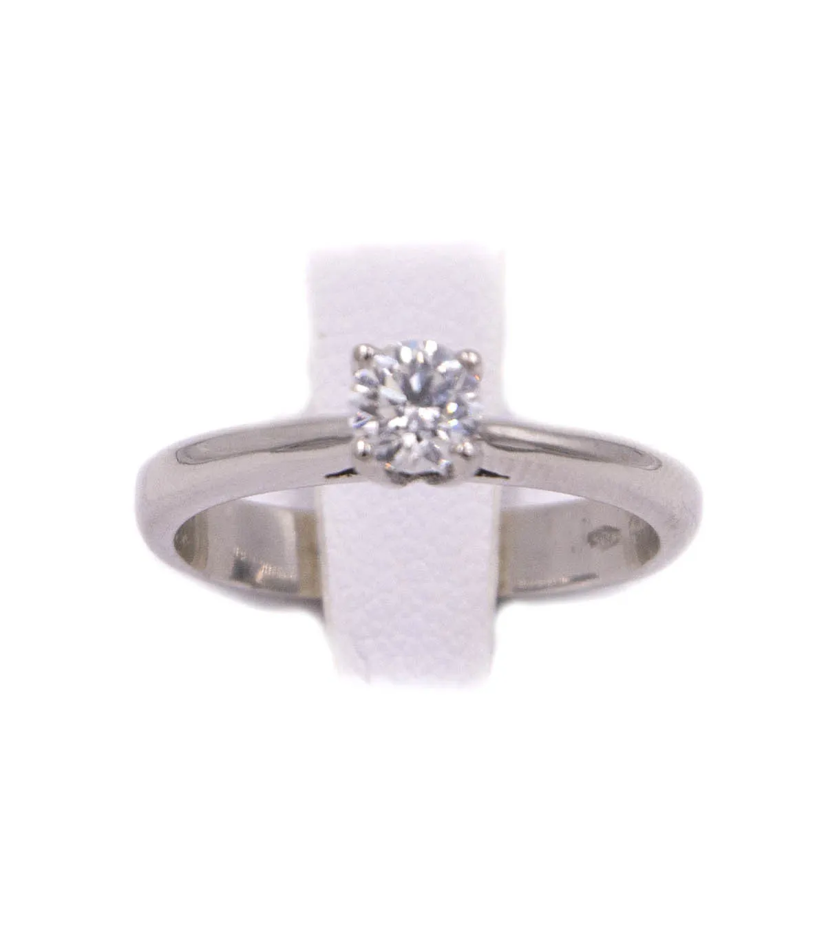 Anello solitario in oro bianco con brillante da 0,40 carati