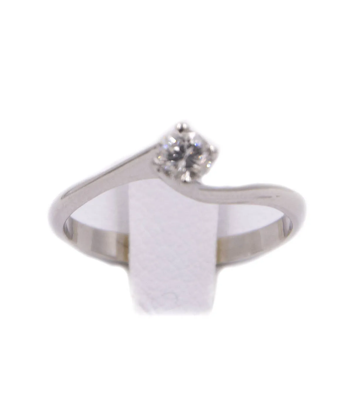 Anello solitario modello Valentino in oro bianco con diamante da 0,20 carati G-H VS