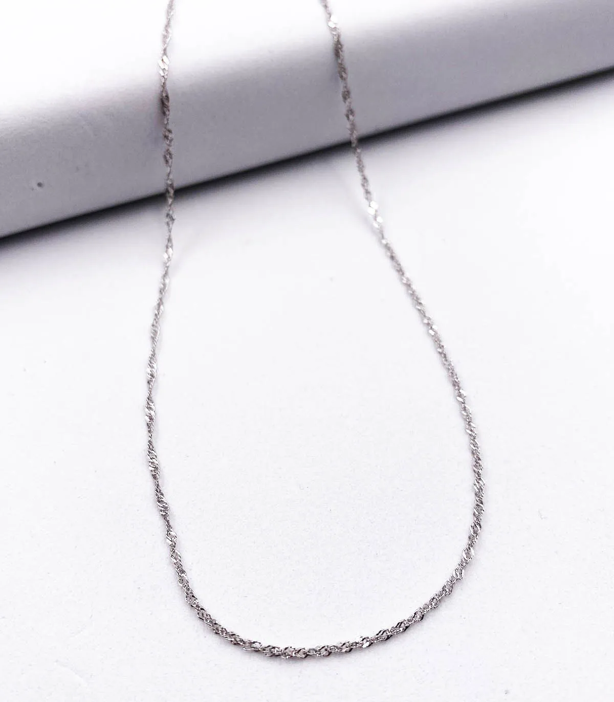 Collana semi-torchon in oro bianco