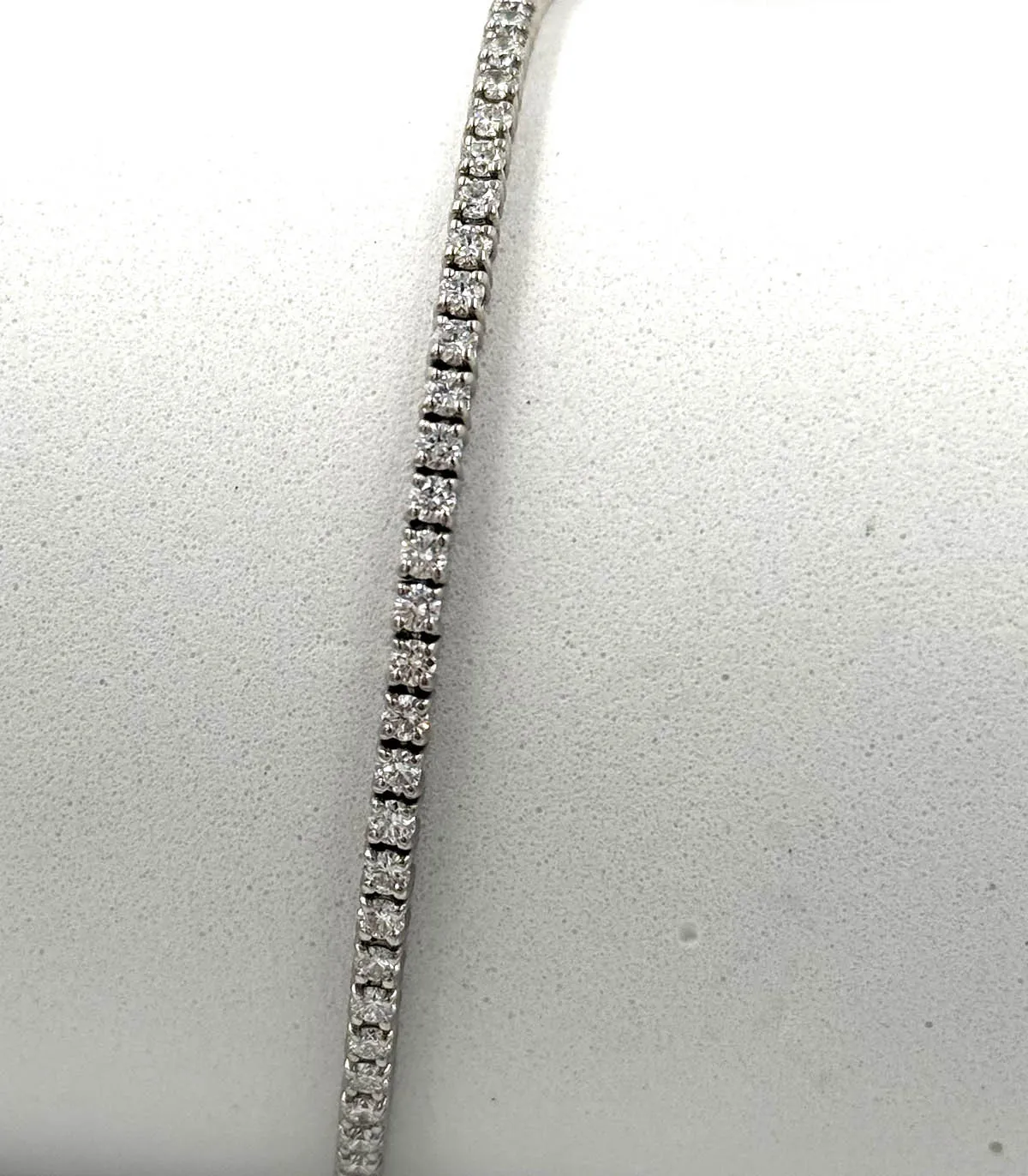 Bracciale tennis in oro bianco con brillanti carati totali 2,96