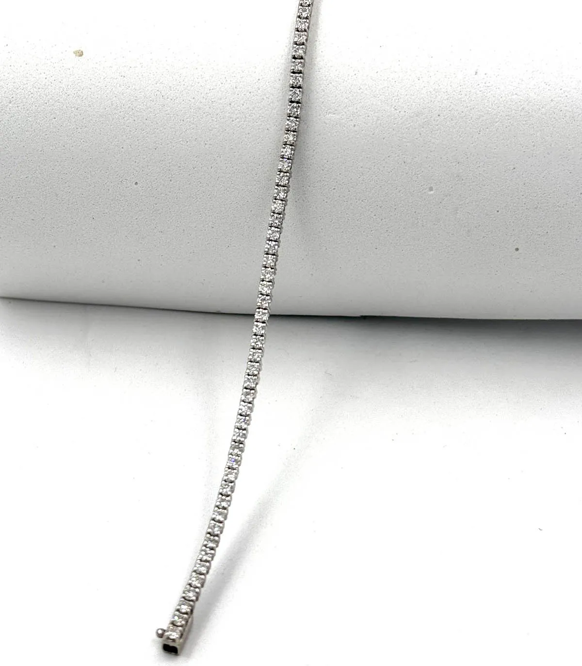 Bracciale tennis in oro bianco con brillanti carati totali 2,96