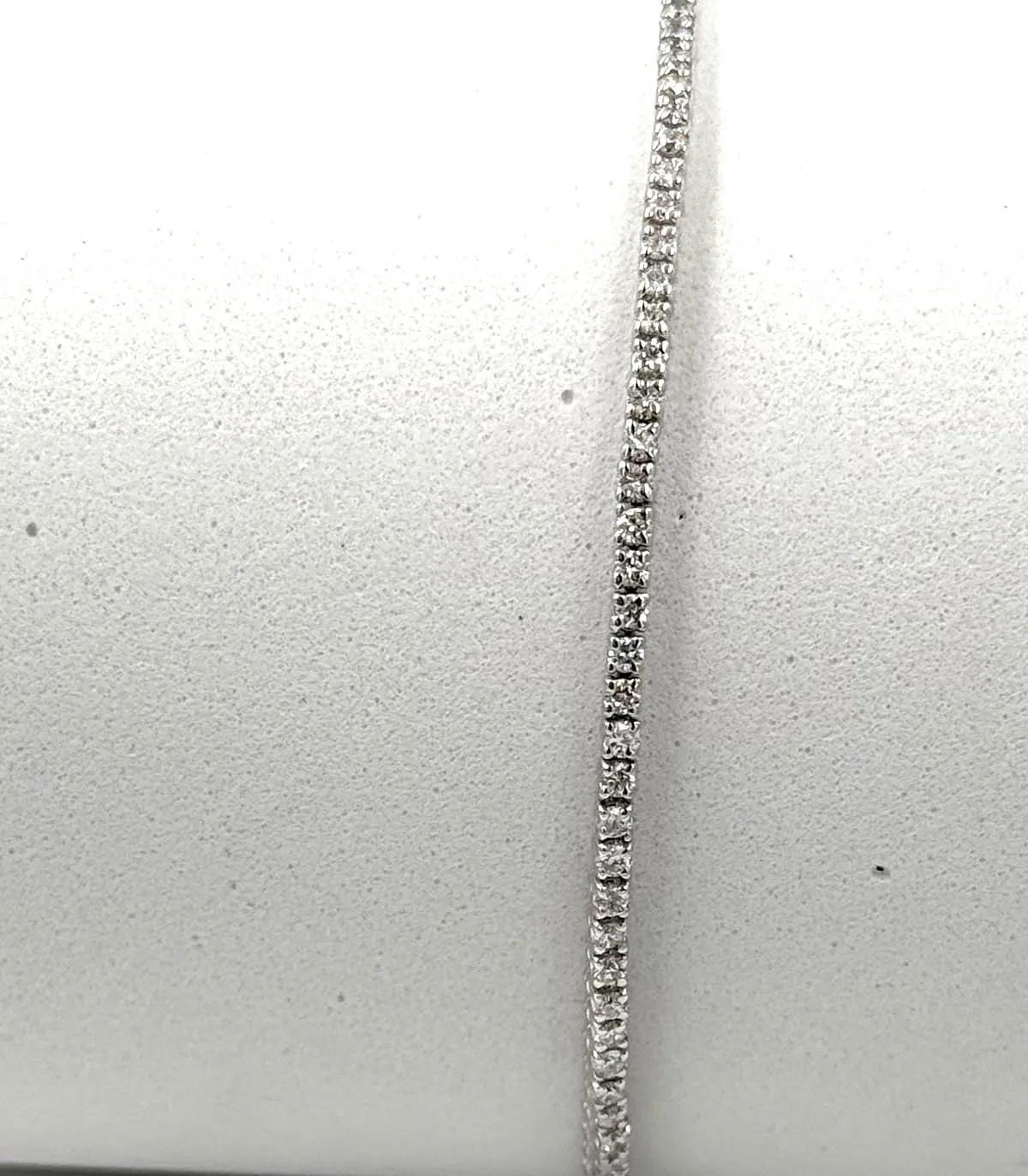Bracciale tennis in oro bianco con brillanti carati totali 1,90