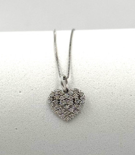 Collana in oro bianco con ciondolo a cuore con brillanti carati totali 0,40