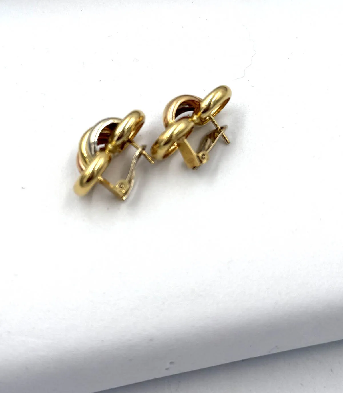 Orecchini in oro giallo bianco e rosso