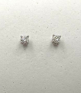 Orecchini punto luce in oro bianco con brillanti carati totali 0,10