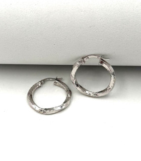 Orecchini a cerchio in oro bianco