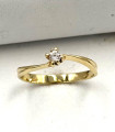 Anello solitario in oro giallo con zircone