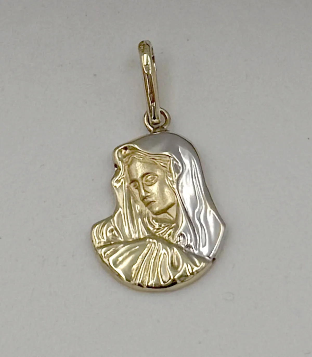 Ciondolo Madonnina in oro giallo e oro bianco