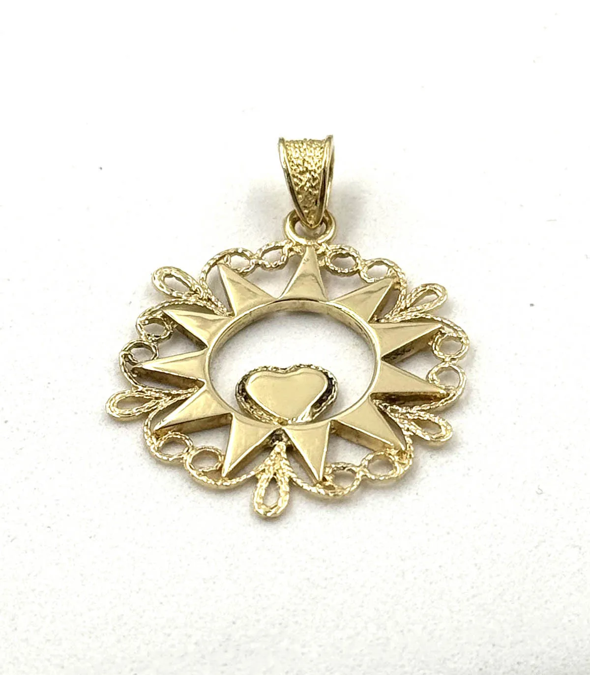 Ciondolo presentosa in oro giallo