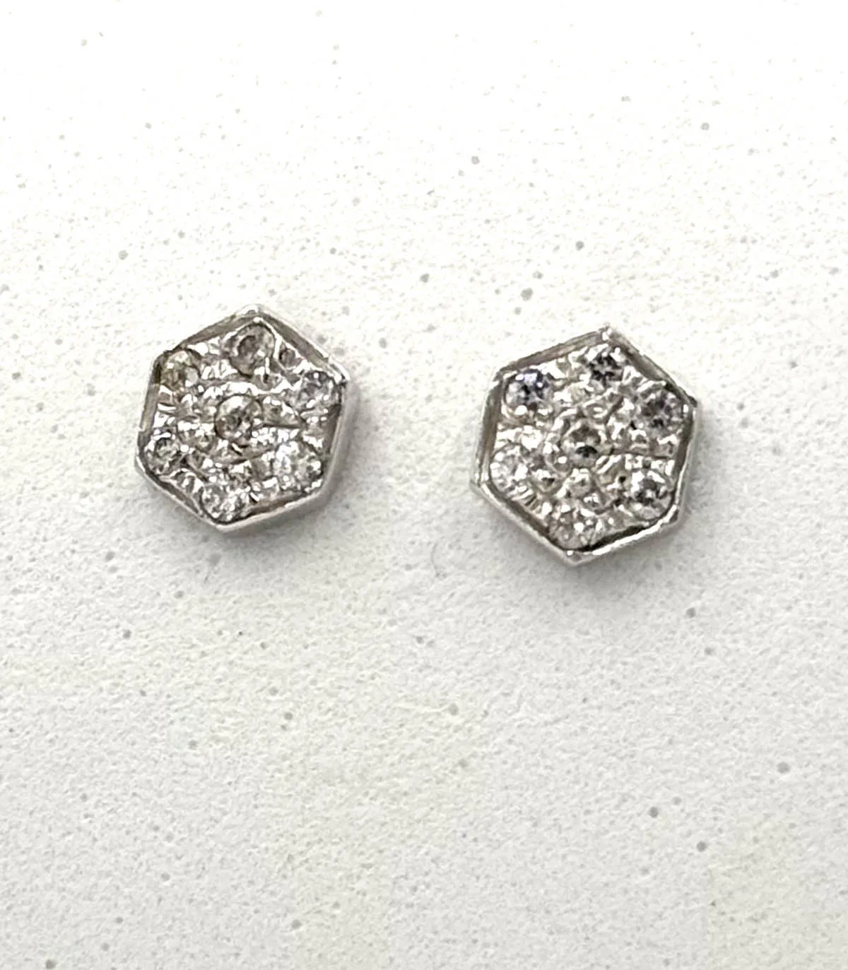 Orecchini ad esagono in oro bianco con zirconi