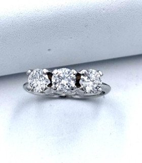 Anello trilogy in oro bianco con brillanti carati totali 1,50