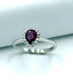 Anello in oro bianco con rubino a goccia da 0,60 carati e brillanti carati totali 0,32