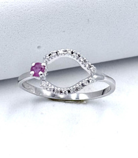 Anello in oro bianco con rubino e brillanti carati totali 0,16
