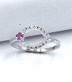 Anello in oro bianco con rubino e brillanti carati totali 0,16