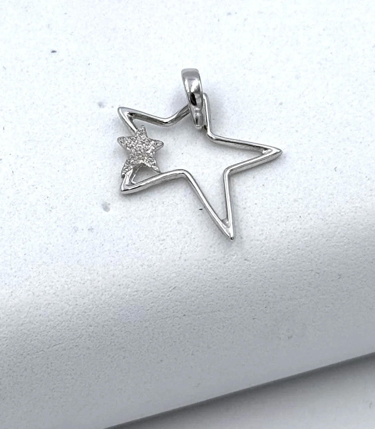 Ciondolo stella in oro bianco