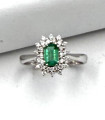Anello in oro bianco modello kate con smeraldo da 0,5 carati e brillanti carati totali 0,42
