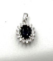 Ciondolo in oro bianco con zaffiro centrale da 0,75 carati e brillanti carati totali 0,24