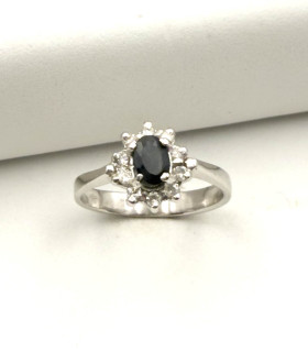 Anello in oro bianco con zaffiro da 0,50 carati e brillanti carati totali 0,40